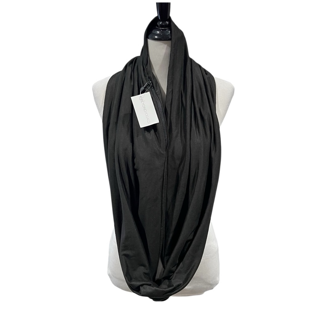 Beyond Yoga Black Pocket Infinity Scarf NWT